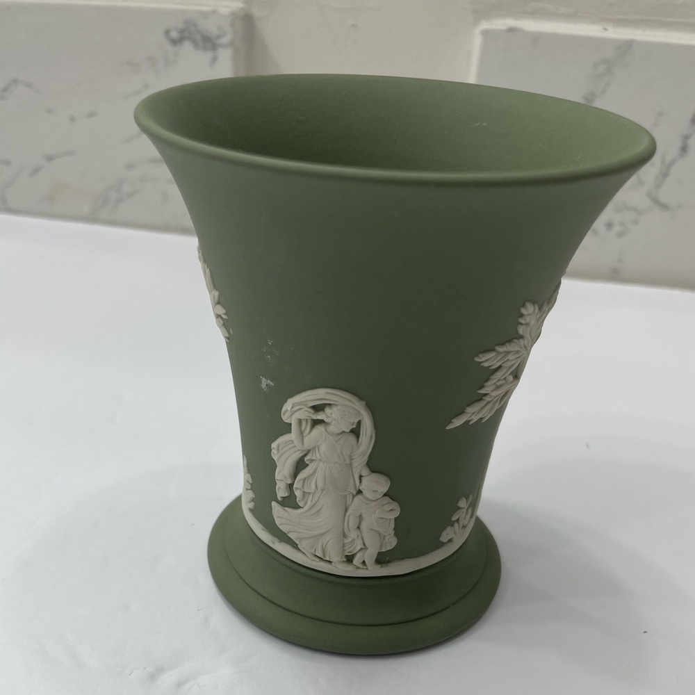 Wedgwood Matte Green Vase. Like new condition
